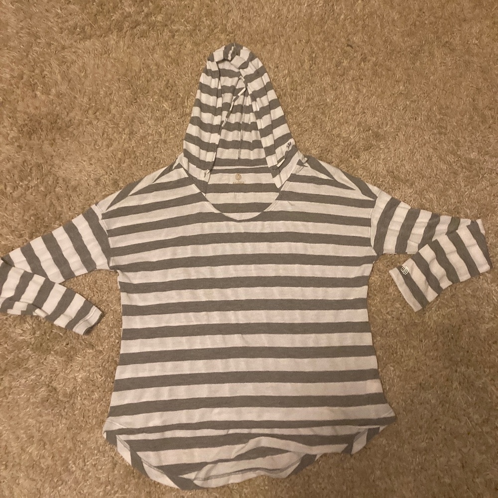 Hooded shirt